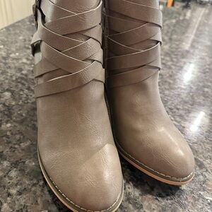 Stylish Gray Women's Ankle Boots